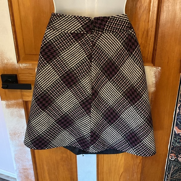 3/$15 - LOFT skirt - Size 6 (Fits like a Size 8) - Picture 7 of 10